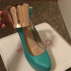 Turquoise close toe heels